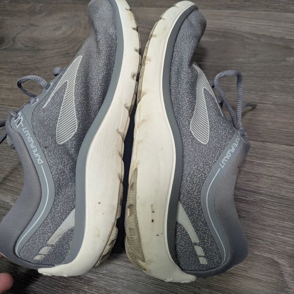 ❤️5/$25 Brooks Women's Gray Running Shoes